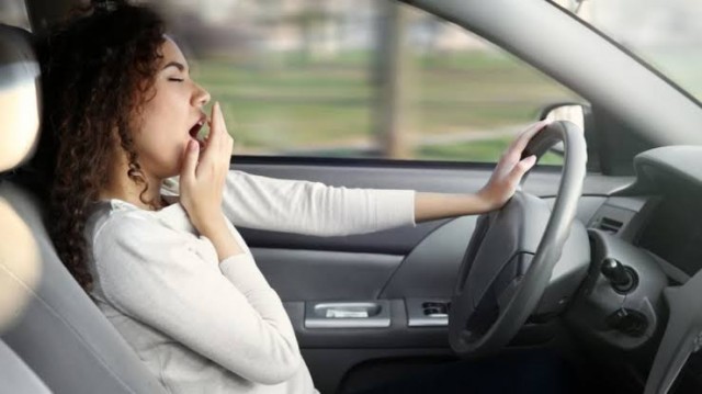 IIHS: rischi connessi alla guida assonnata e soluzioni praticabili